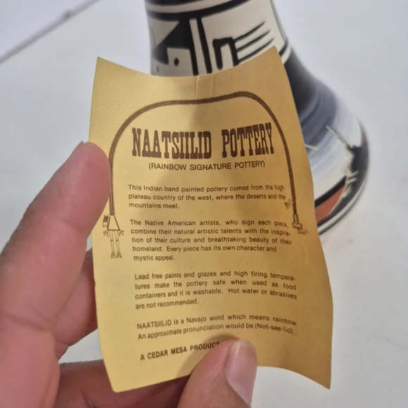 Naatsiilid Pottery Rainbow Signature Native American Navajo Vase Signed - Picture 4 of 9